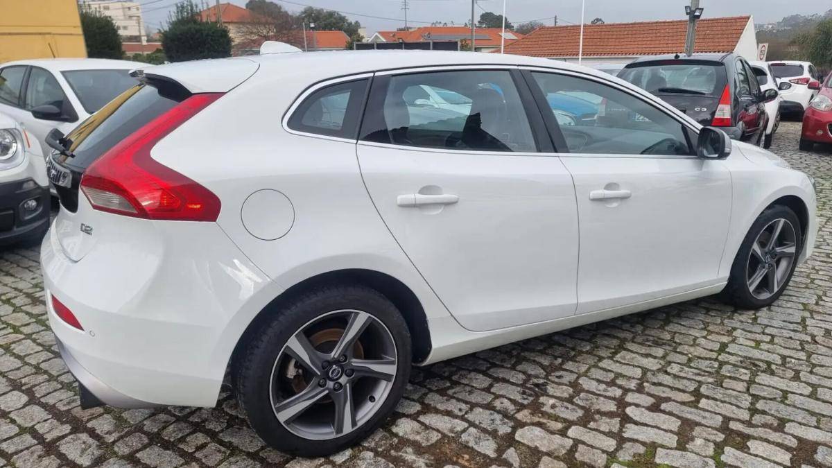 volvo-v40-2016-diesel-1969cc