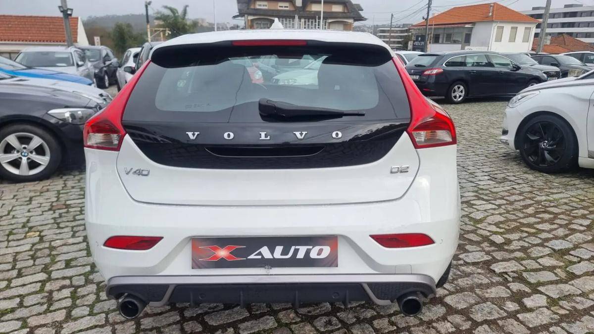 volvo-v40-2016-diesel-1969cc