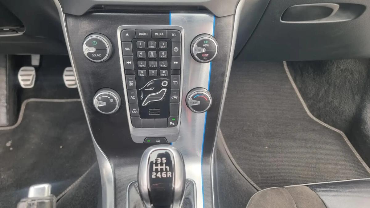 volvo-v40-2016-diesel-1969cc