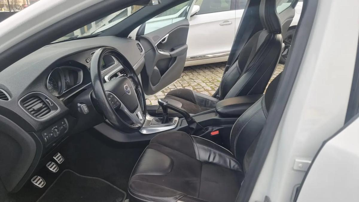 volvo-v40-2016-diesel-1969cc