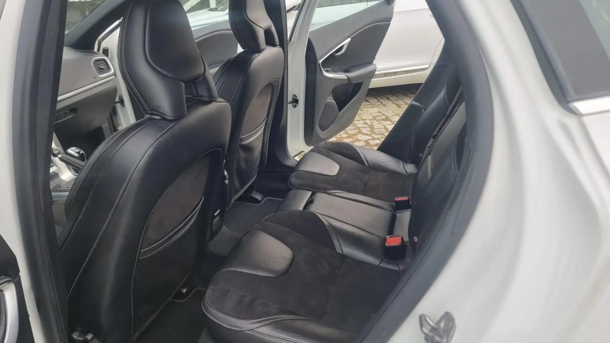 volvo-v40-2016-diesel-1969cc