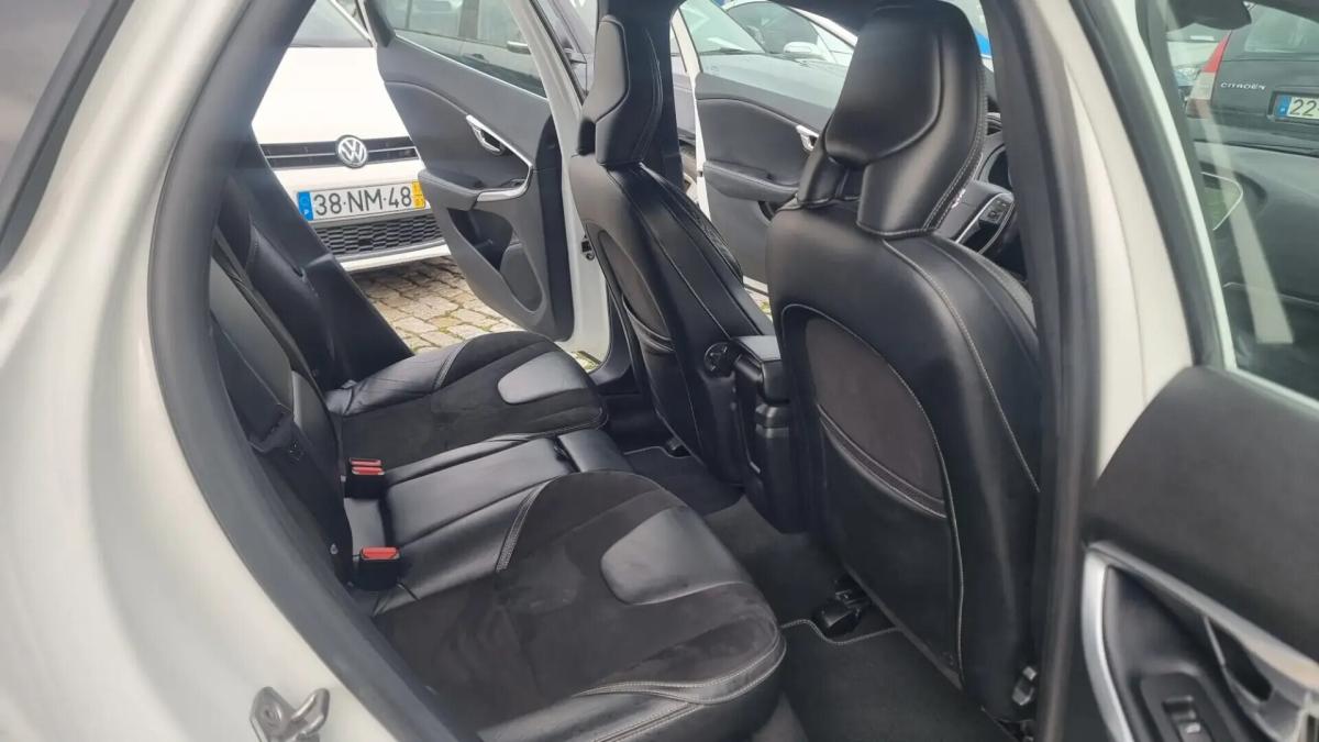volvo-v40-2016-diesel-1969cc