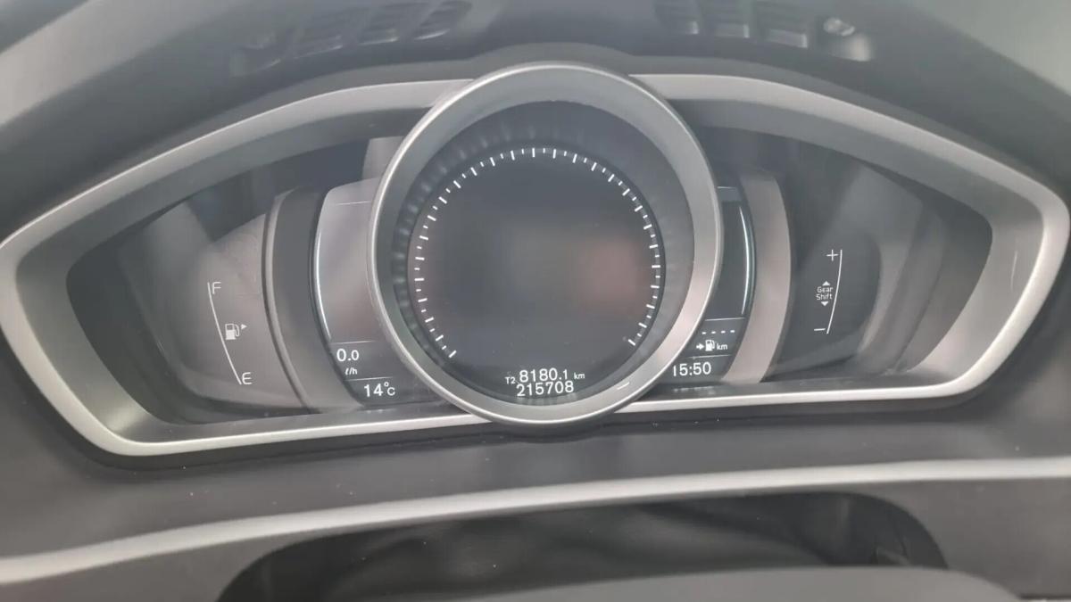 volvo-v40-2016-diesel-1969cc