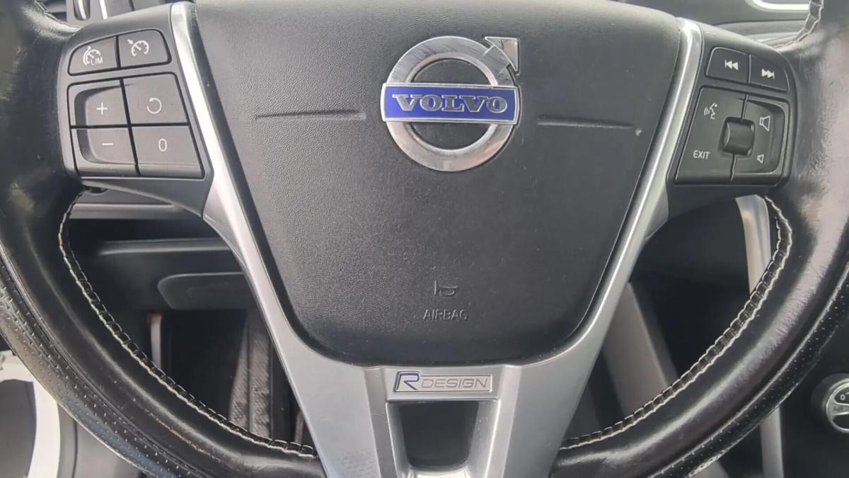 volvo-v40-2016-diesel-1969cc