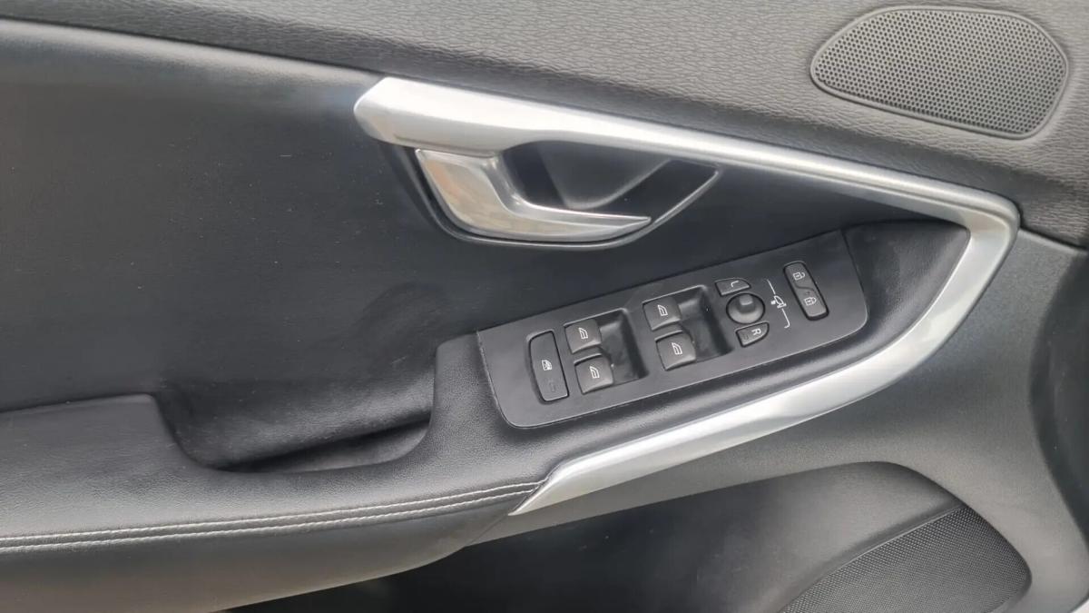 volvo-v40-2016-diesel-1969cc