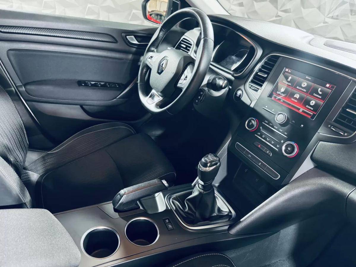 renault-megane-sport-tourer-2018-diesel-1461cc