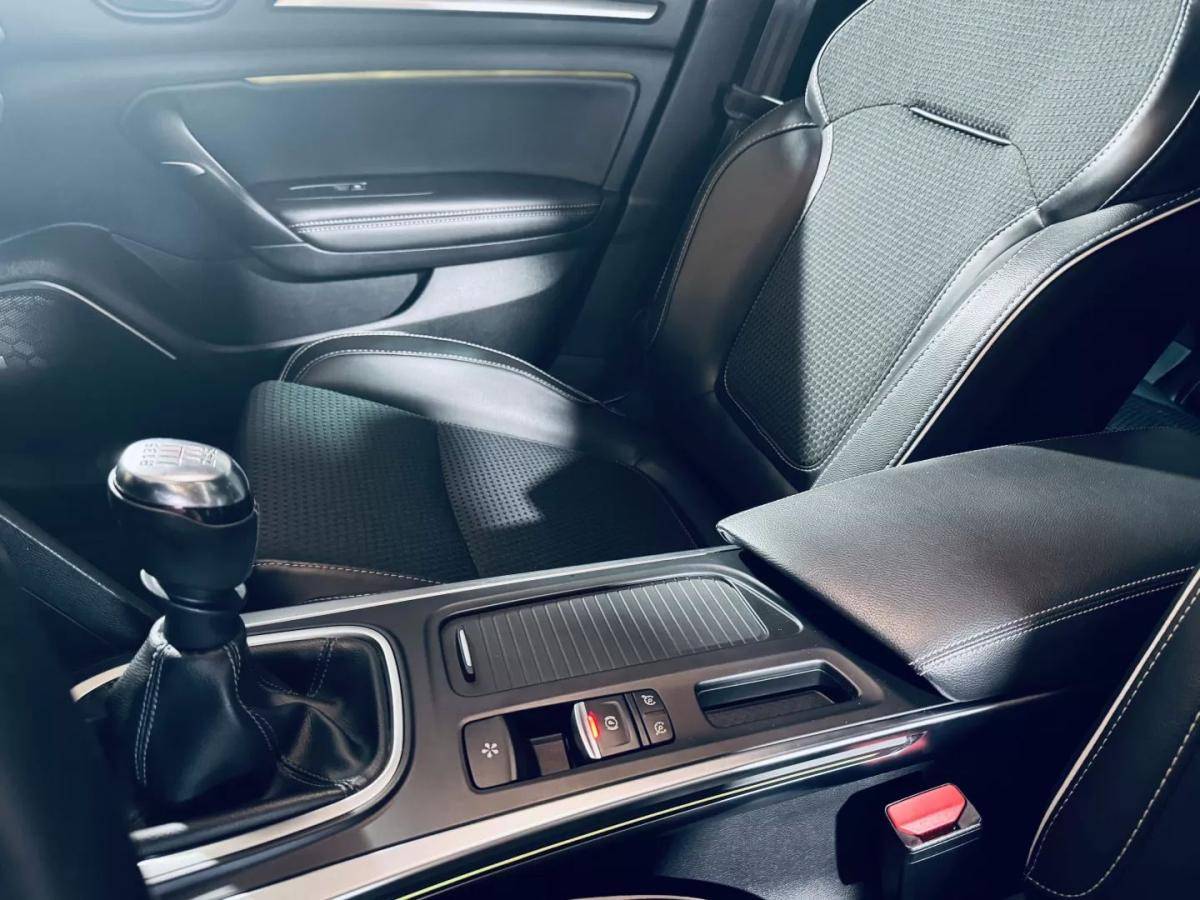 renault-megane-sport-tourer-2018-diesel-1598cc