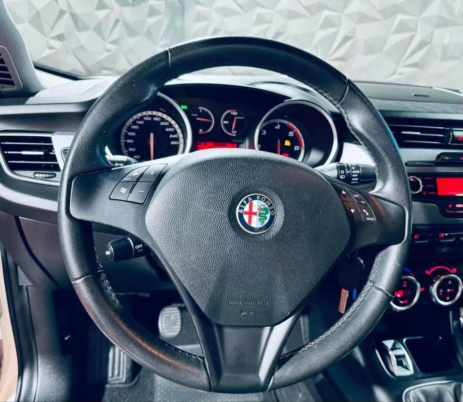 alfa-romeo-giulietta-2012-diesel-1598cc