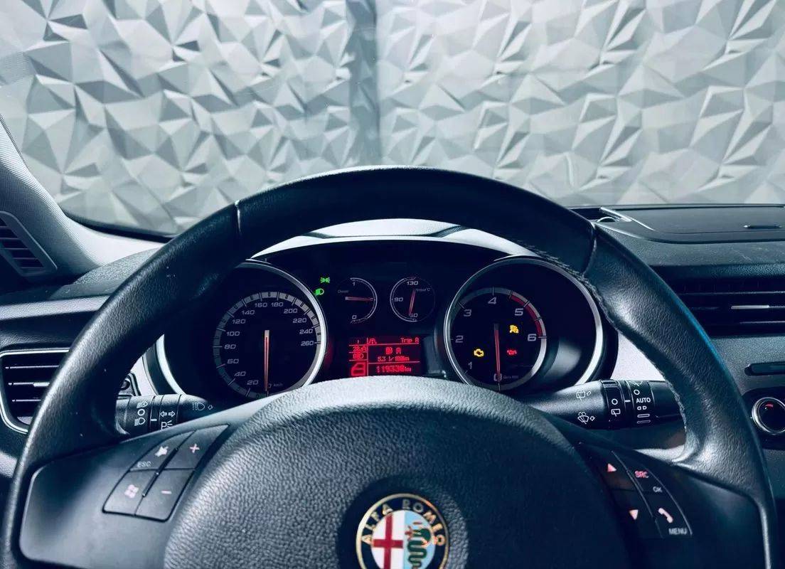 alfa-romeo-giulietta-2012-diesel-1598cc