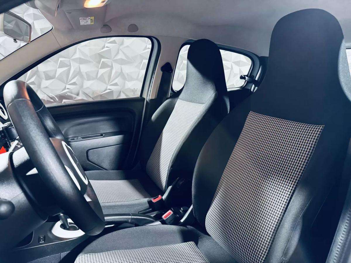 renault-twingo-2023-eletrico-200cc