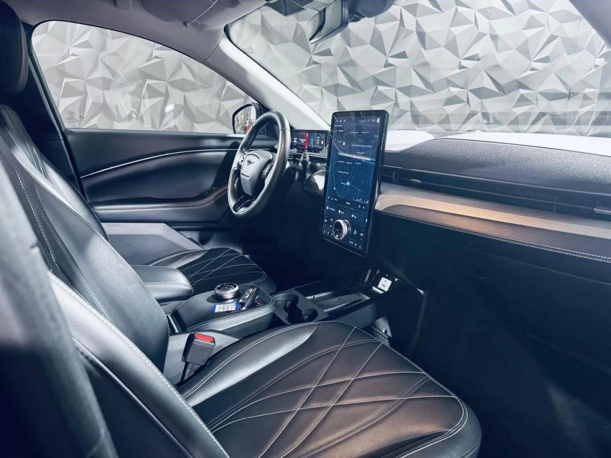 ford-mustang-mach-e-2021-eletrico-200cc