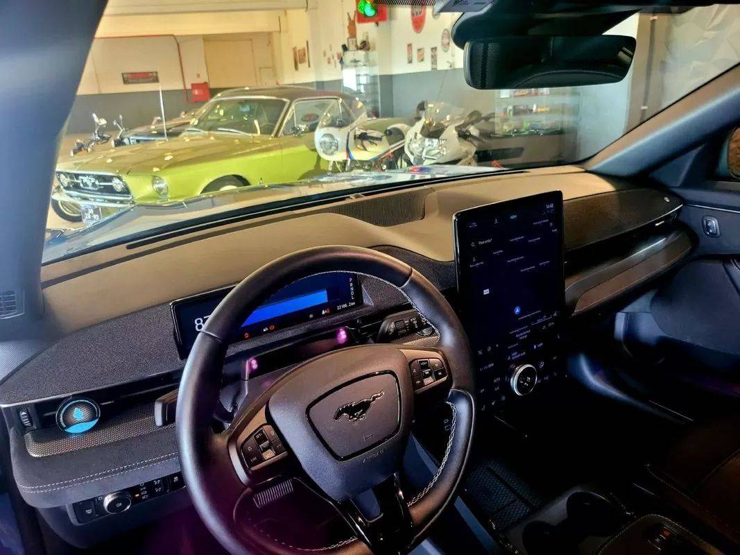 ford-mustang-mach-e-2022-eletrico-200cc