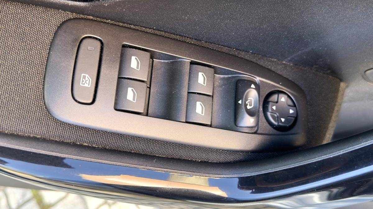 peugeot-208-2019-gasolina-1199cc