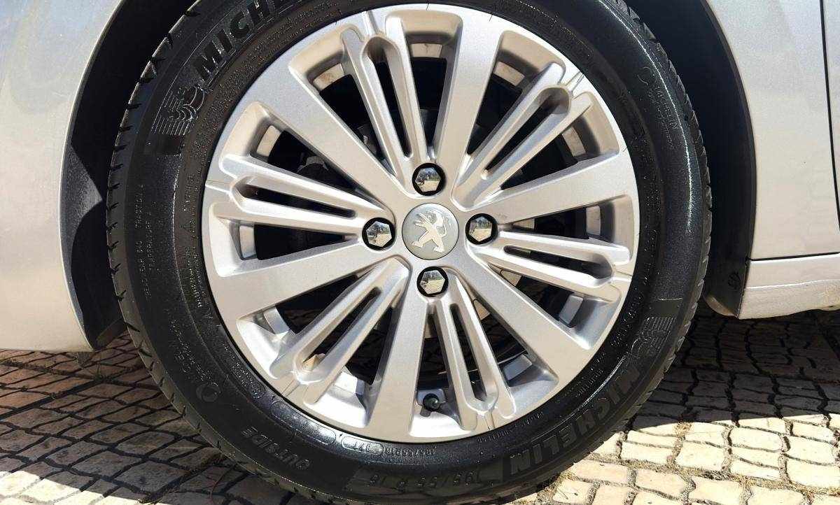peugeot-208-2019-gasolina-1199cc