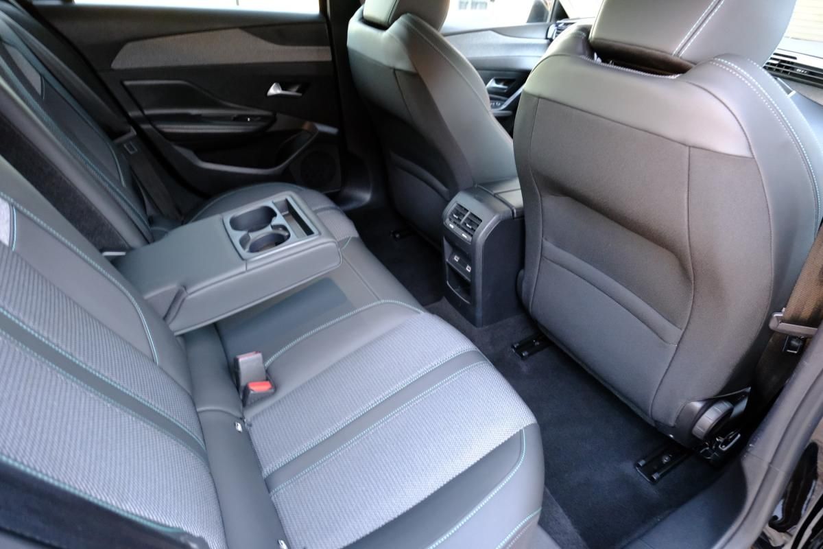 peugeot-308-2023-gasolina-1199cc
