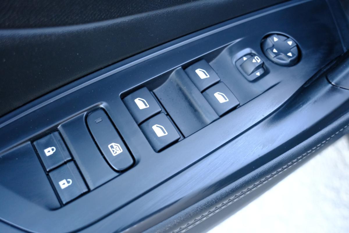 peugeot-308-2023-gasolina-1199cc