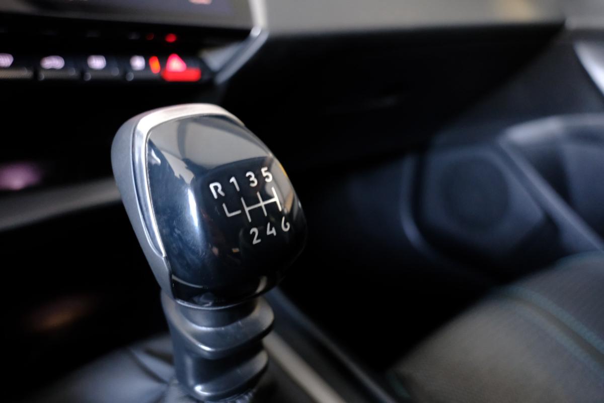 peugeot-308-2023-gasolina-1199cc