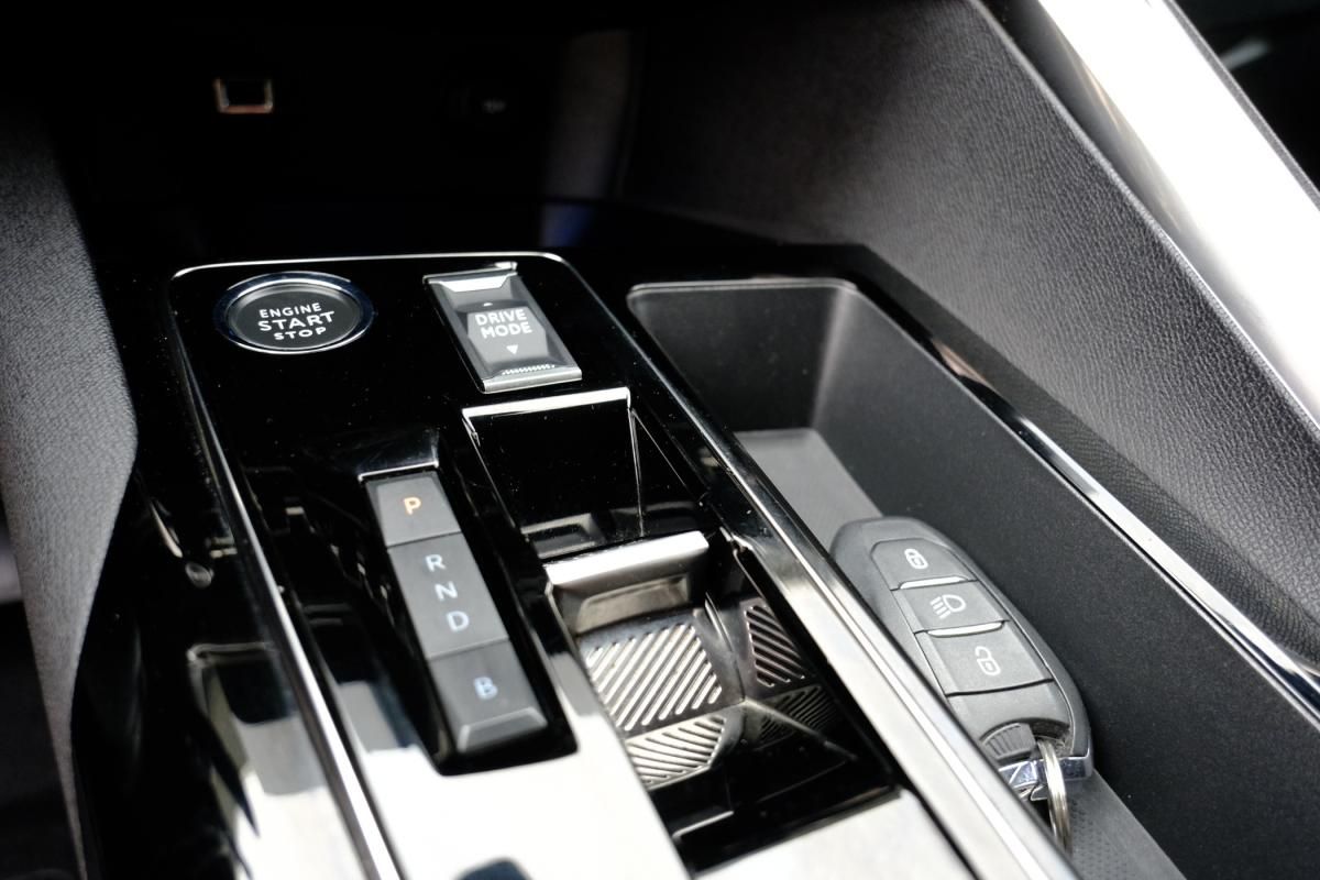 peugeot-3008-2023-hibrido-a-gasolina-1598cc