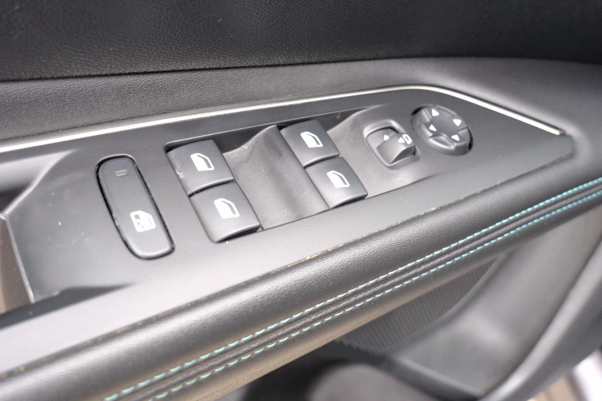 peugeot-3008-2023-hibrido-a-gasolina-1598cc