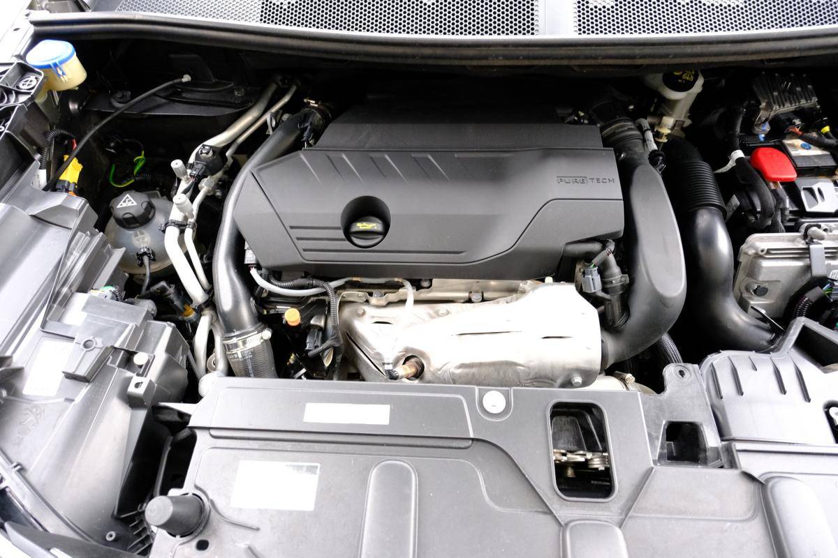 peugeot-3008-2023-hibrido-a-gasolina-1598cc