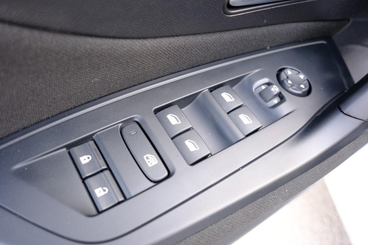 peugeot-308-2023-hibrido-a-gasolina-1598cc