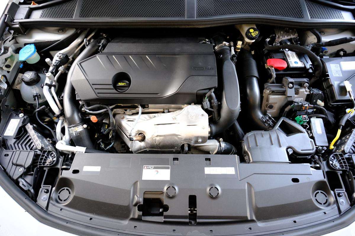 peugeot-308-2023-hibrido-a-gasolina-1598cc