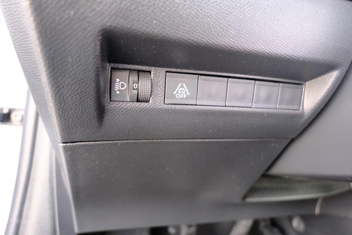 peugeot-208-2021-gasolina-1199cc