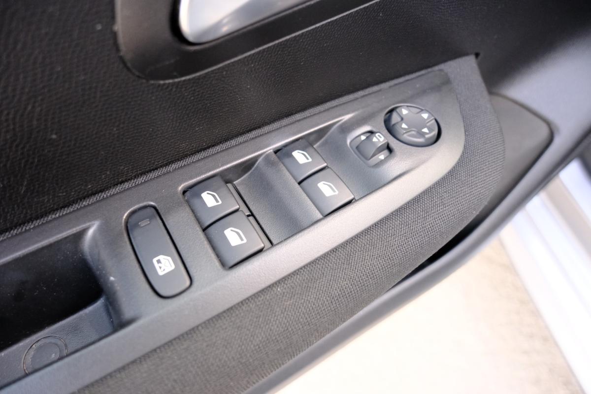 peugeot-208-2021-gasolina-1199cc