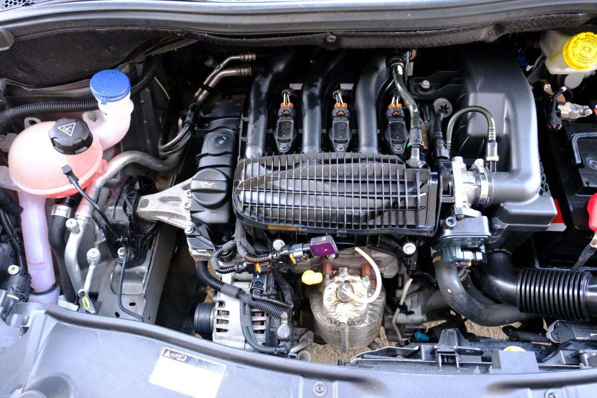 peugeot-2008-2018-gasolina-1199cc