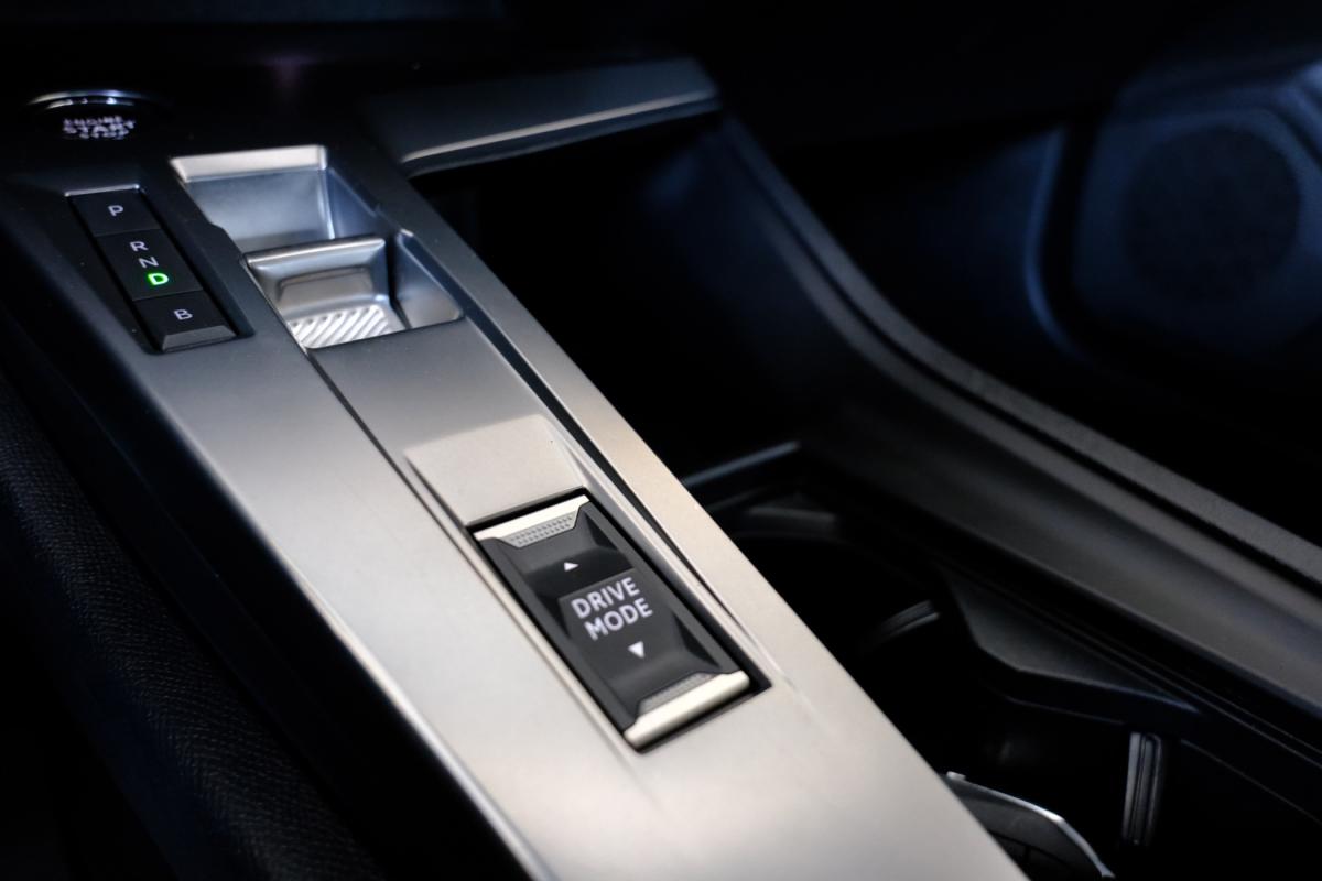 peugeot-308-2023-hibrido-a-gasolina-1598cc