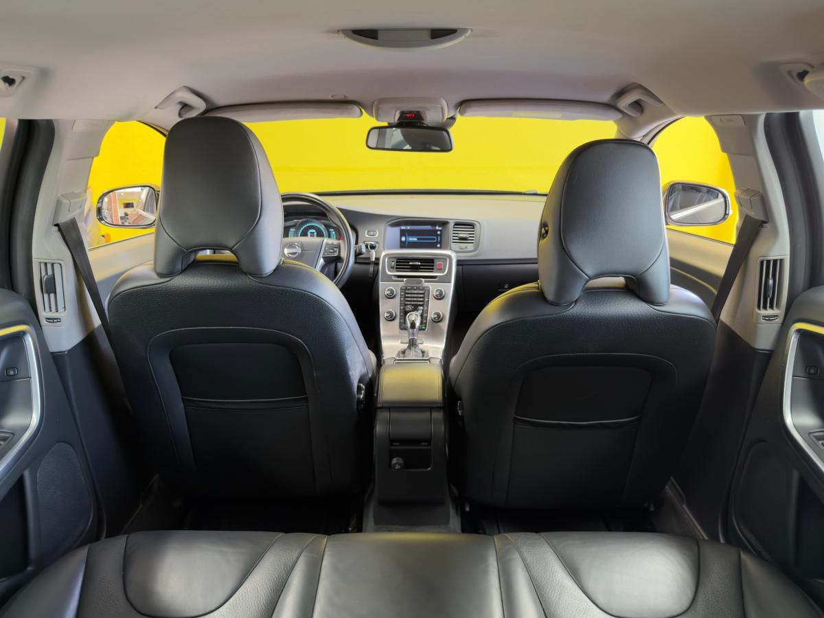 volvo-v60-2013-hibrido-a-diesel-2400cc
