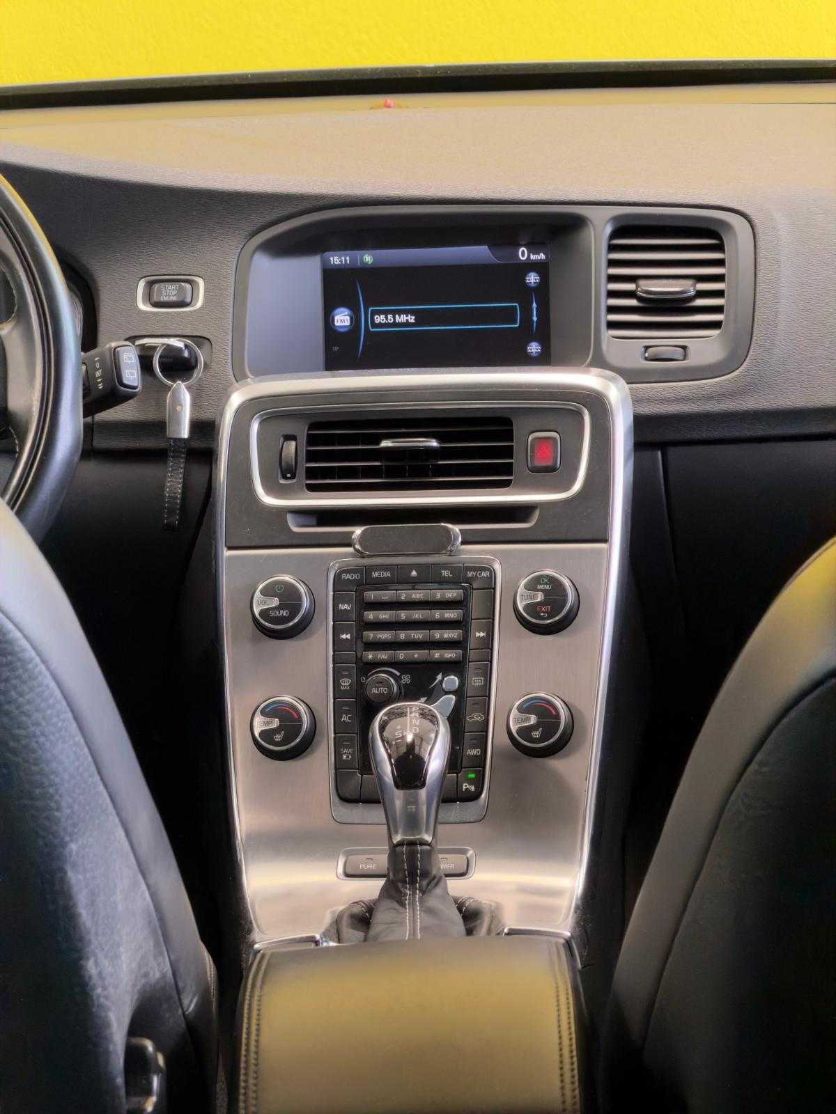 volvo-v60-2013-hibrido-a-diesel-2400cc