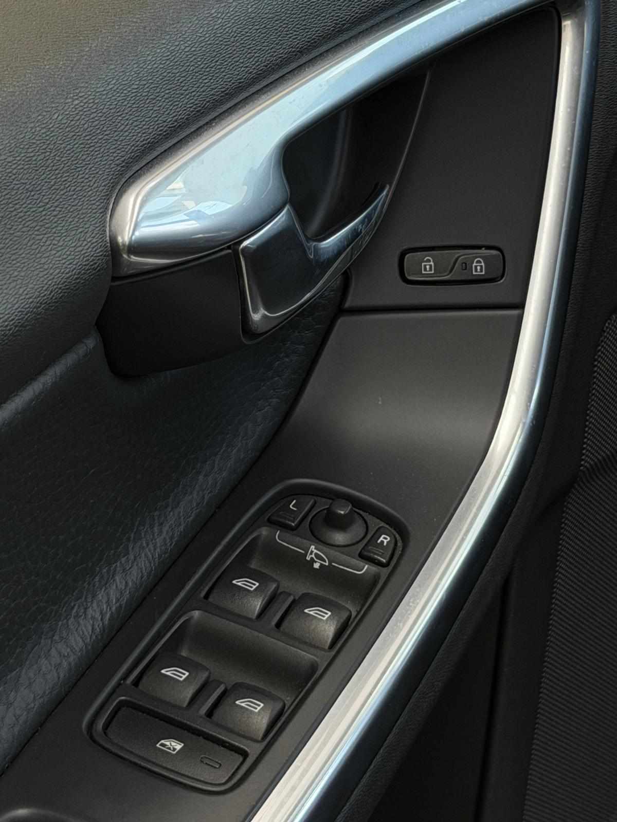 volvo-v60-2013-hibrido-a-diesel-2400cc