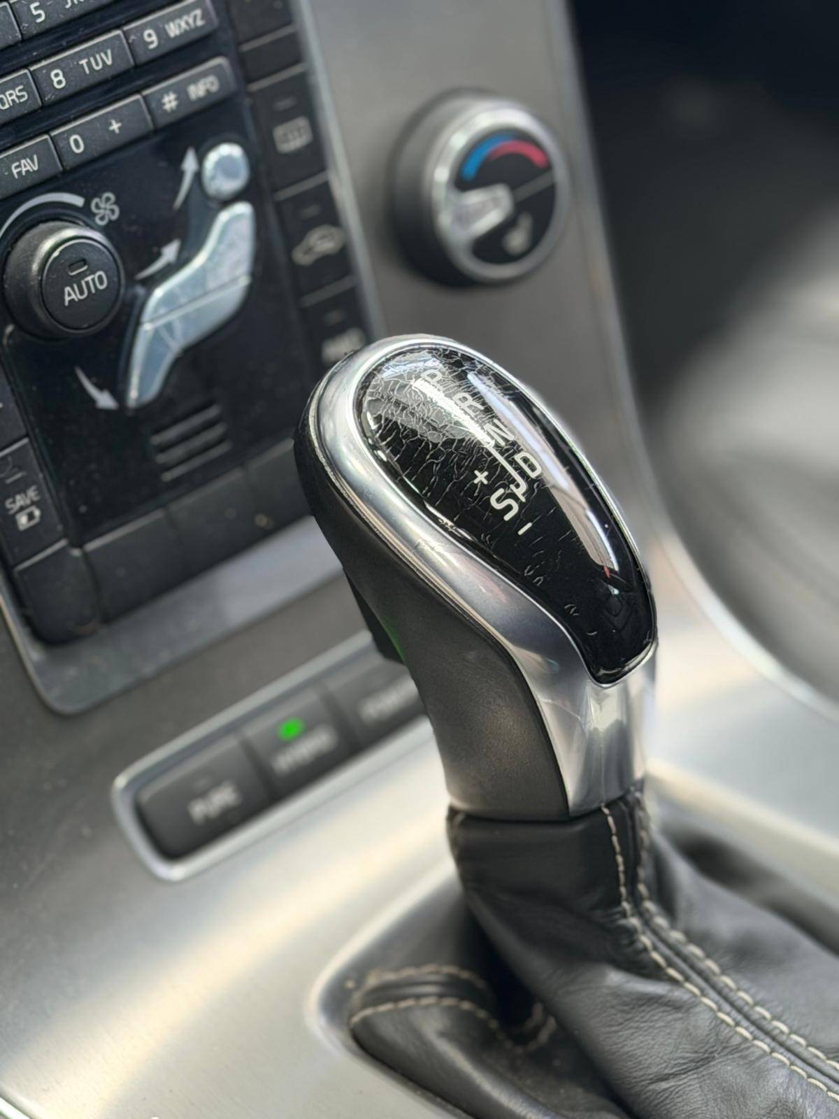 volvo-v60-2013-hibrido-a-diesel-2400cc