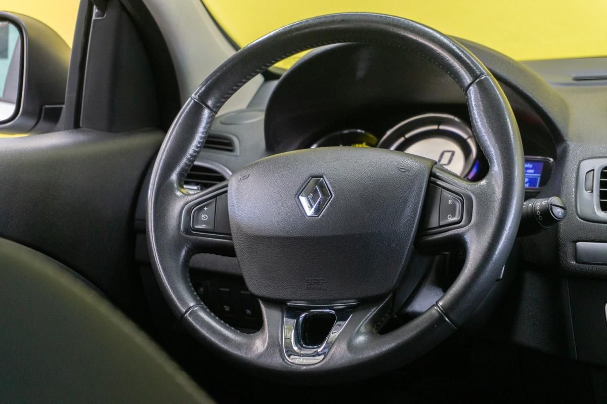 renault-megane-sport-tourer-2015-diesel-1461cc