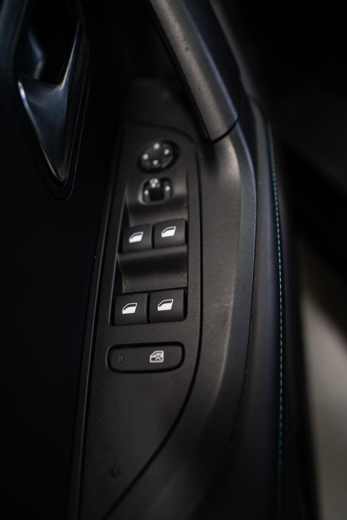 peugeot-2008-2022-diesel-1499cc
