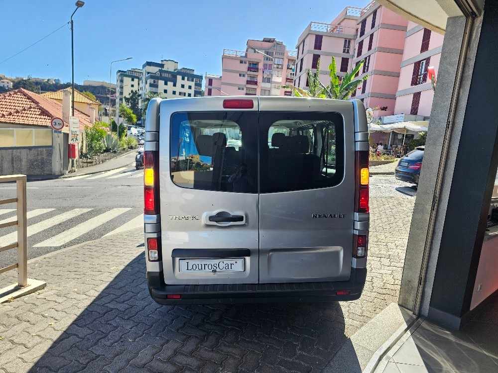 renault-trafic-2023-diesel-1997cc