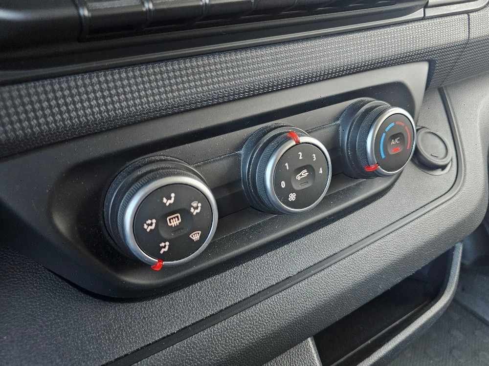 renault-trafic-2023-diesel-1997cc