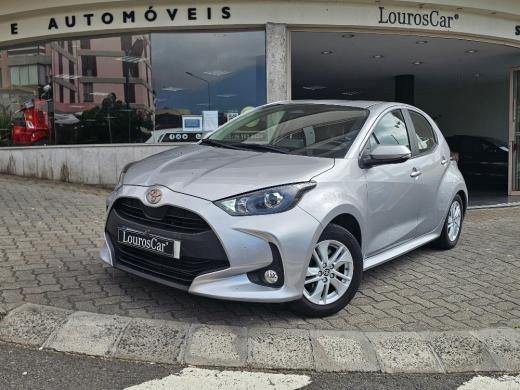 toyota-yaris-2024-hibrido-a-gasolina-1490cc