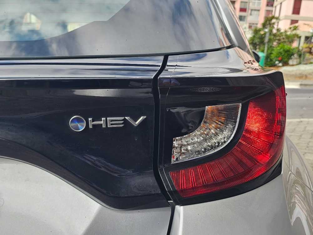 toyota-yaris-2024-hibrido-a-gasolina-1490cc
