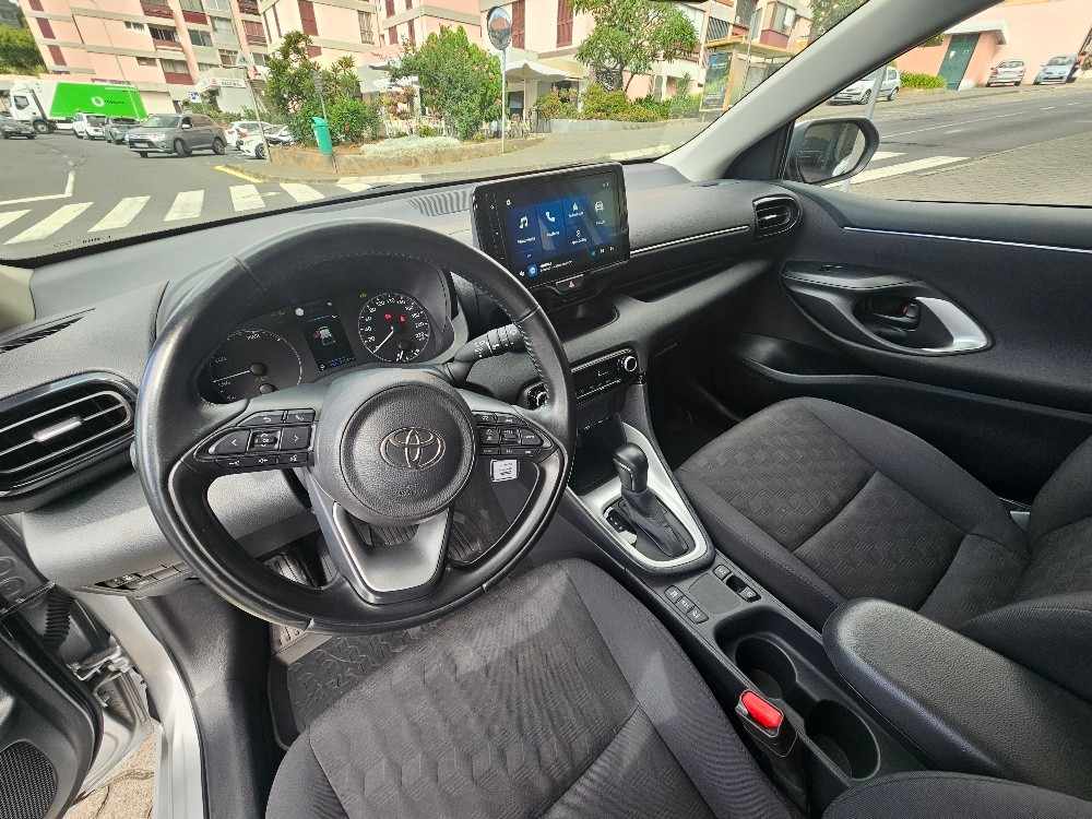 toyota-yaris-2024-hibrido-a-gasolina-1490cc