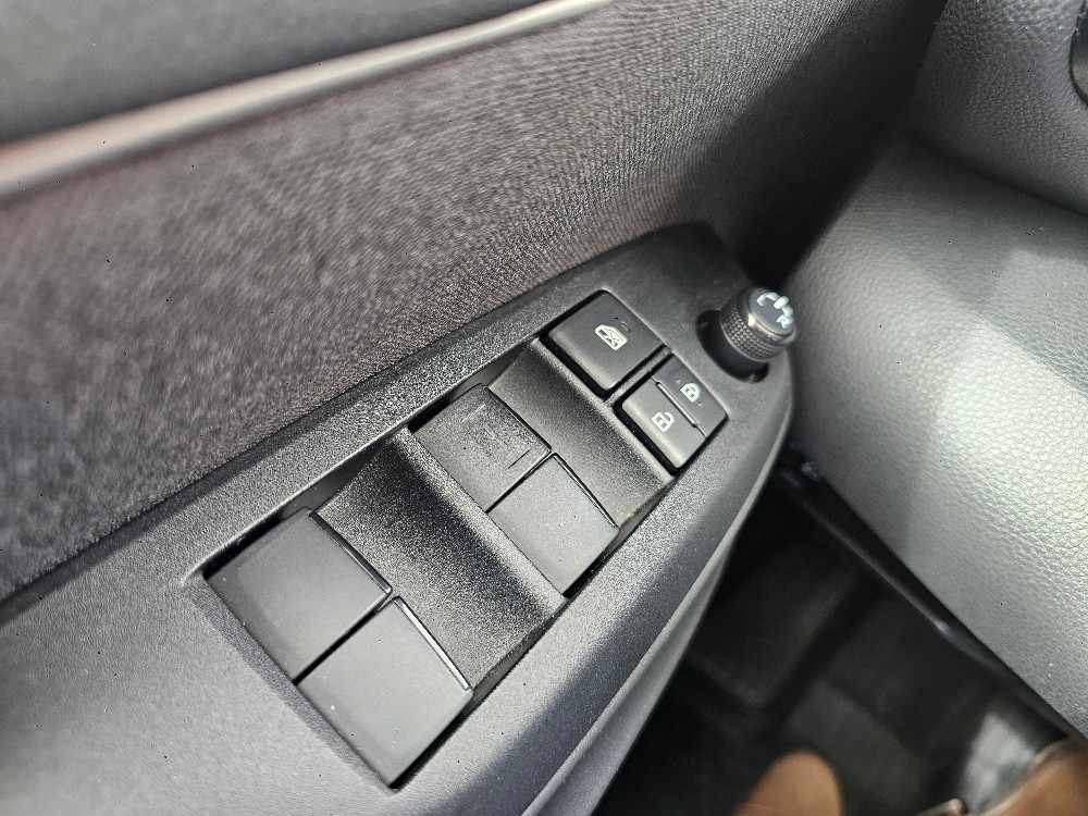 toyota-yaris-2024-hibrido-a-gasolina-1490cc