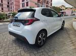 toyota-yaris-2024-hibrido-a-gasolina-1490cc