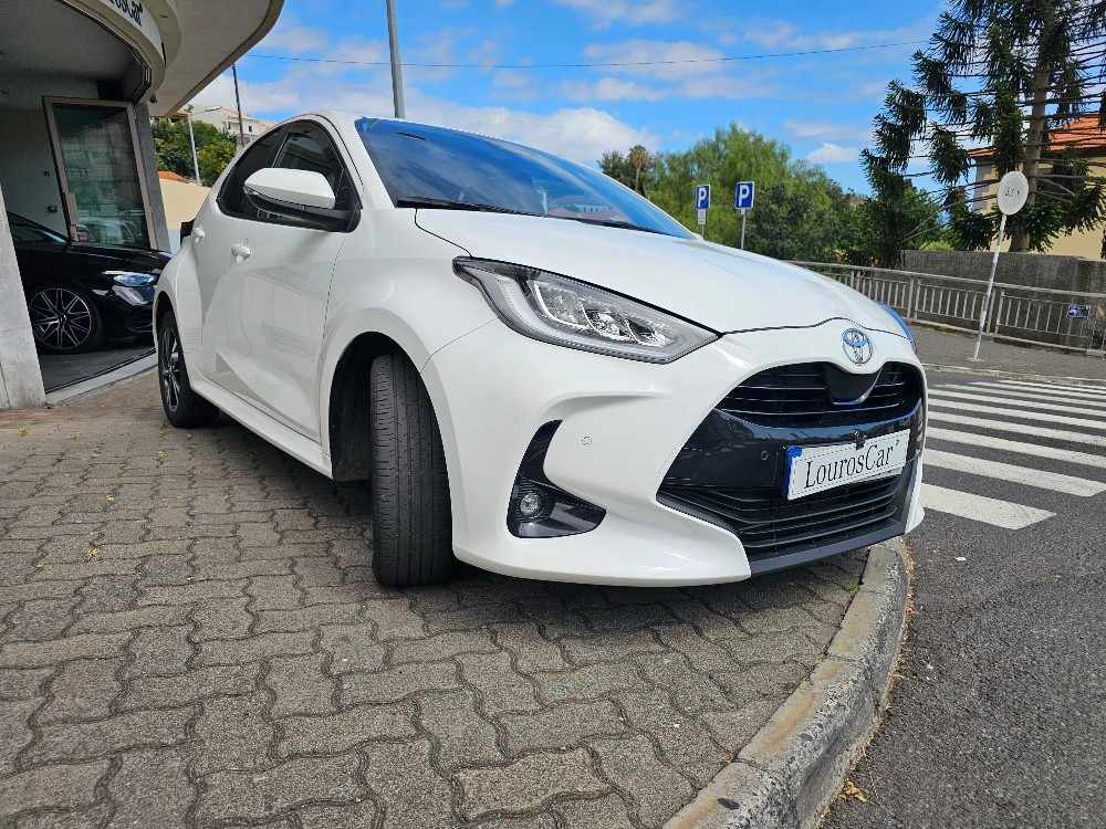toyota-yaris-2024-hibrido-a-gasolina-1490cc