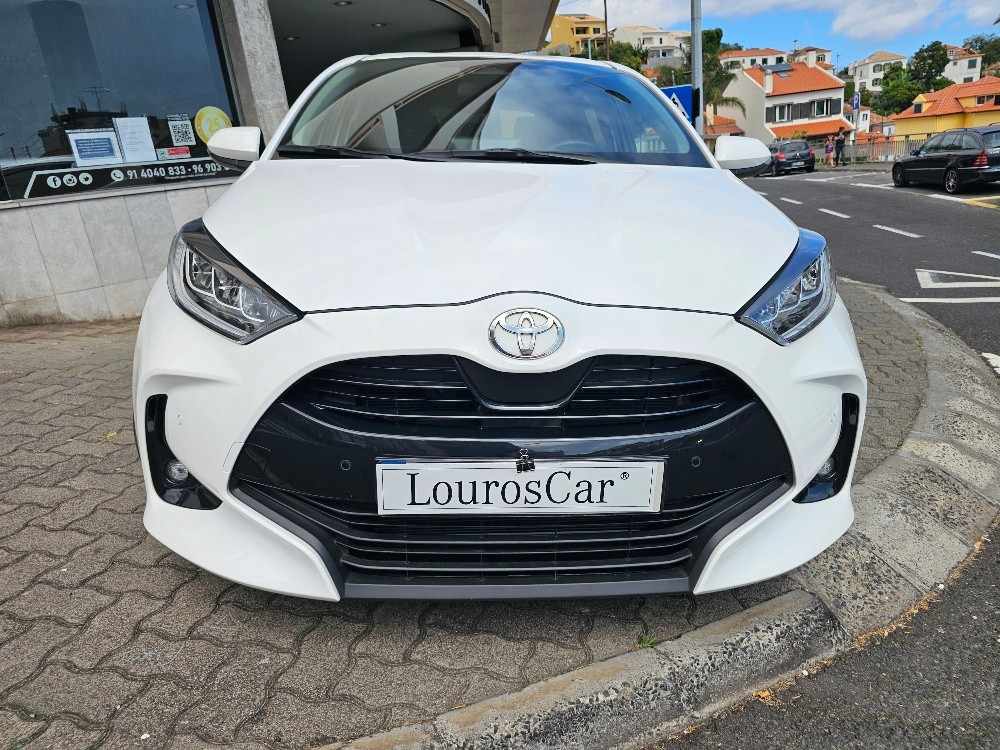 toyota-yaris-2024-hibrido-a-gasolina-1490cc