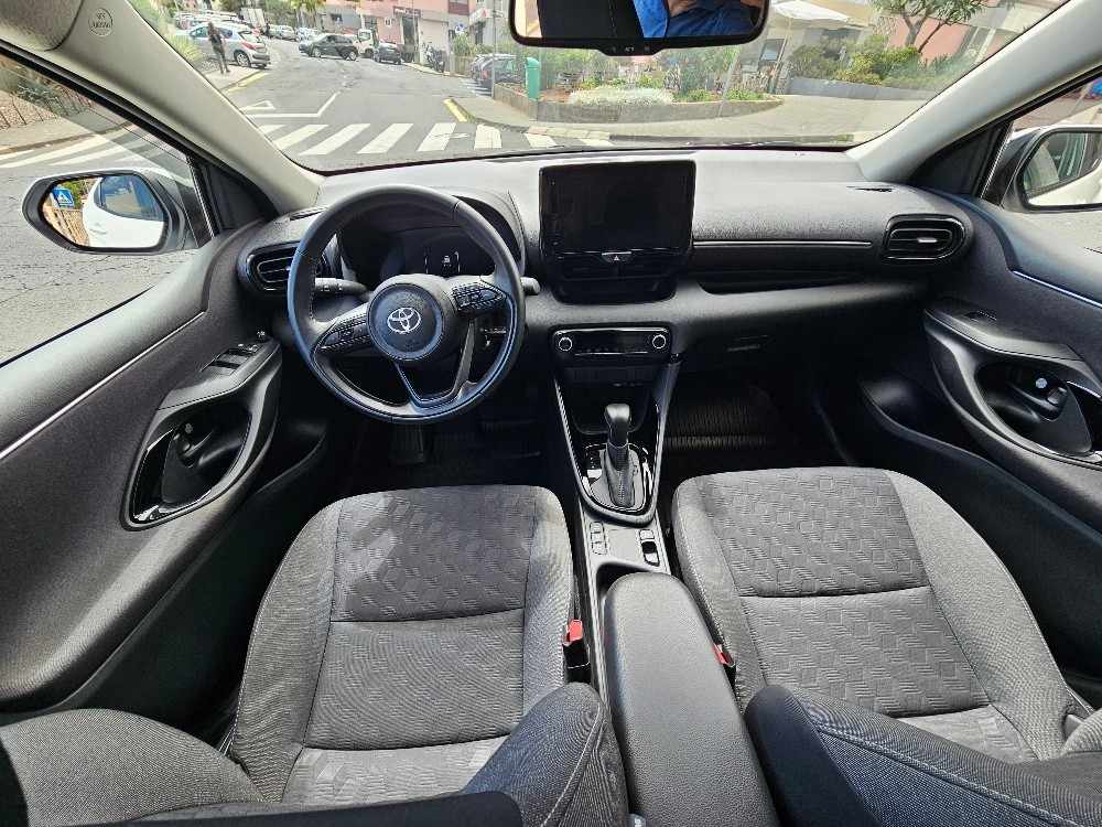 toyota-yaris-2024-hibrido-a-gasolina-1490cc