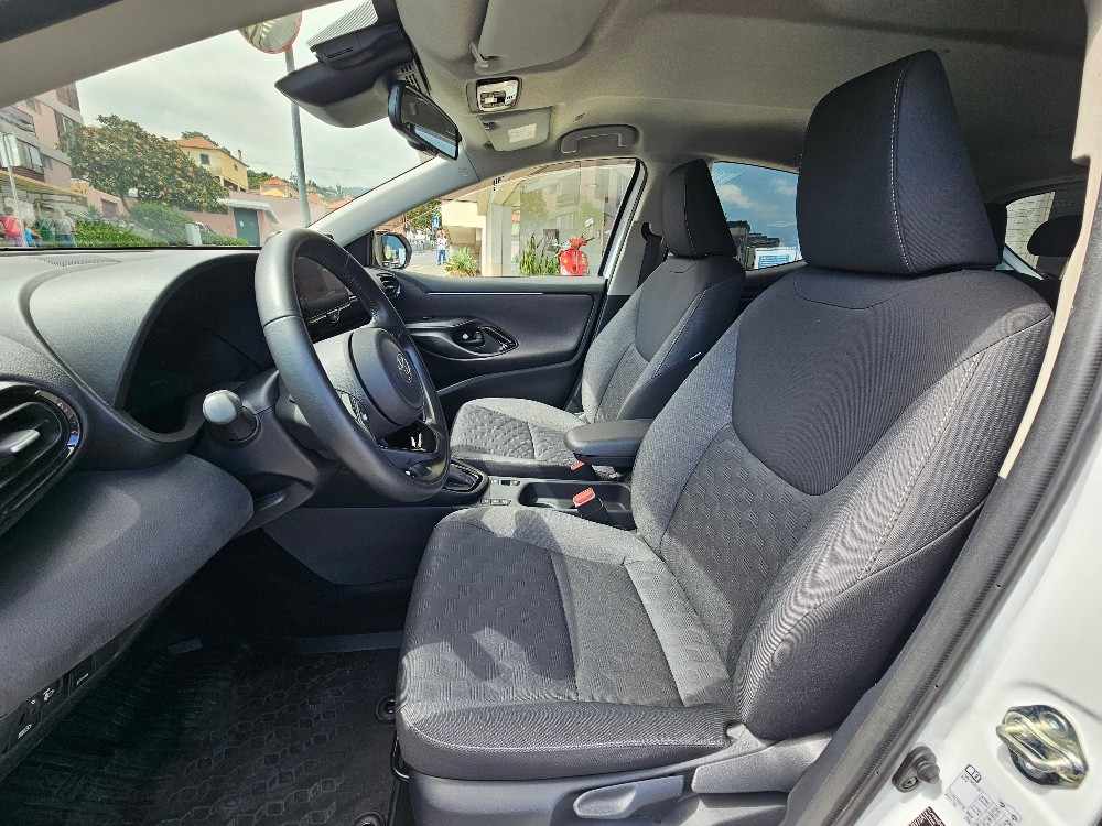 toyota-yaris-2024-hibrido-a-gasolina-1490cc