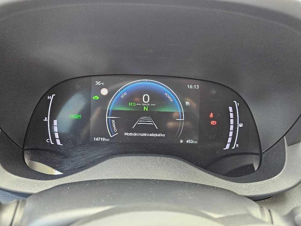 toyota-yaris-2024-hibrido-a-gasolina-1490cc