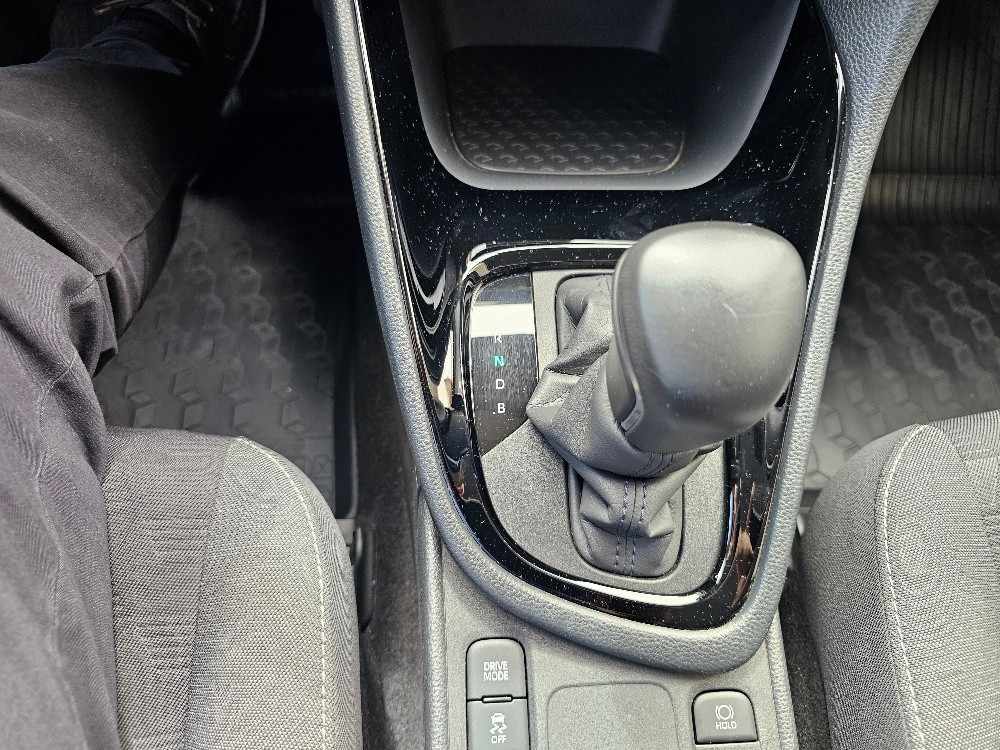 toyota-yaris-2024-hibrido-a-gasolina-1490cc