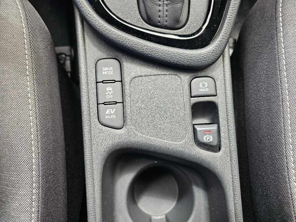 toyota-yaris-2024-hibrido-a-gasolina-1490cc